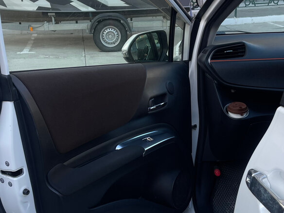 2018 Toyota Sienta II, белый, 1700000 рублей - вид 10