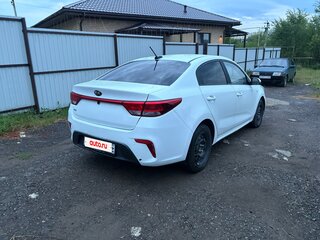 2017 Kia Rio IV, белый, 700000 рублей, вид 4