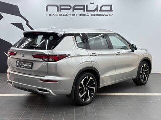 2022 Mitsubishi Outlander IV, серебристый, 3969900 рублей, вид 3