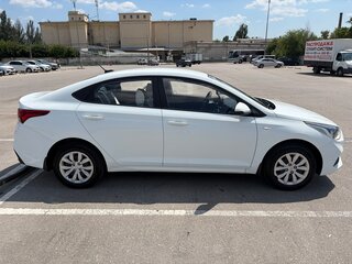 2018 Hyundai Solaris II, белый, 1050000 рублей, вид 3