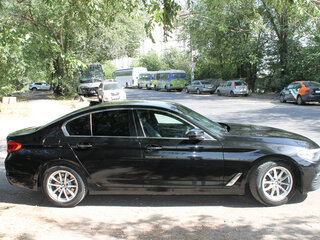 2017 BMW 5 серии 520i VII (G30/G31/G38), чёрный, 2350000 рублей, вид 1