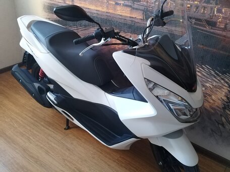 2017 Honda PCX 150, белый, 369000 рублей, вид 2