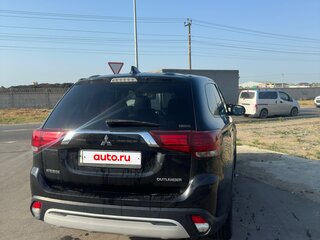 2019 Mitsubishi Outlander III Рестайлинг 3, чёрный, 1950000 рублей, вид 4