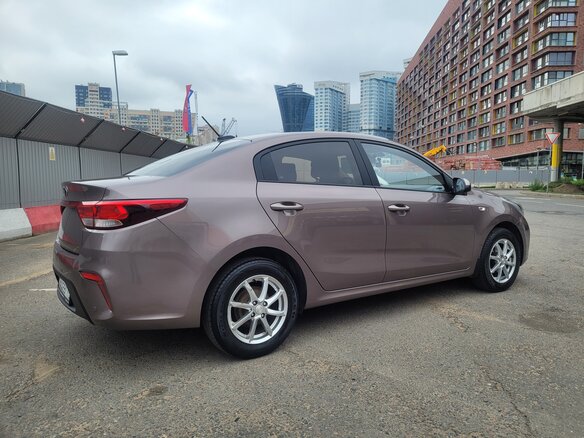 2020 Kia Rio IV, коричневый, 1430000 рублей - вид 7