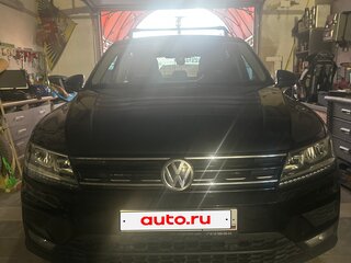 2020 Volkswagen Tiguan II, чёрный, 2390000 рублей, вид 2