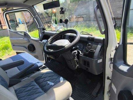 2002 Fuso (Mitsubishi) Canter, белый, 2800000 рублей, вид 5