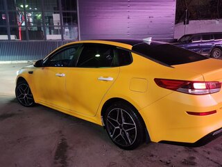 2019 Kia Optima IV Рестайлинг, жёлтый, 1200000 рублей, вид 4