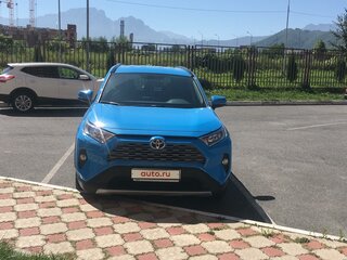 2020 Toyota RAV4 V (XA50), голубой, 5100000 рублей, вид 2