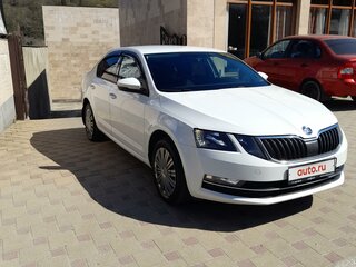 2017 Skoda Octavia III (A7) Рестайлинг, белый, 1200000 рублей, вид 3