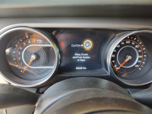2021 Jeep Wrangler IV (JL), чёрный, 2800000 рублей - вид 4