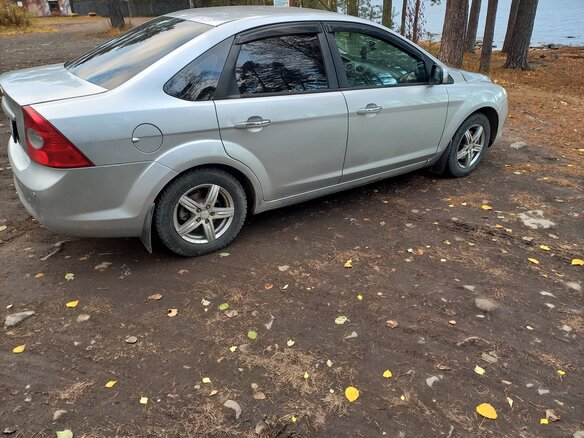 2011 Ford Focus II Рестайлинг, серебристый, 550000 рублей - вид 1
