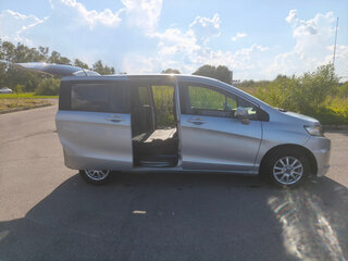 2014 Honda Freed Spike I Рестайлинг 2, серебристый, 1150000 рублей, вид 3