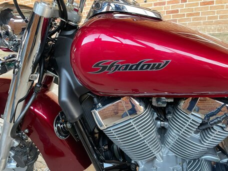 2005 Honda Shadow 750, красный, 1500000 рублей, вид 4
