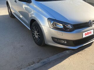 2010 Volkswagen Polo V, серебристый, 675000 рублей, вид 2