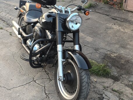 2010 Harley-Davidson Fat Boy, чёрный, 1000000 рублей, вид 4