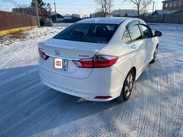 2017 Honda Grace I, белый, 1100000 рублей - вид 4