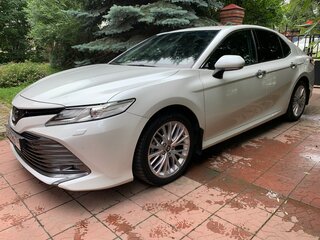 2019 Toyota Camry VIII (XV70), белый, 2900000 рублей, вид 2