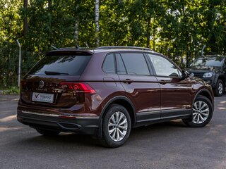 2021 Volkswagen Tiguan II Рестайлинг, коричневый, 1999000 рублей, вид 2