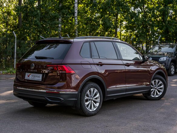 2021 Volkswagen Tiguan II Рестайлинг, коричневый - вид 1