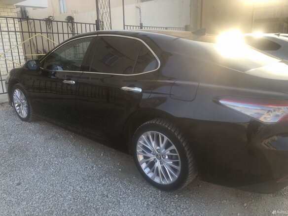 2019 Toyota Camry VIII (XV70), чёрный, 2450000 рублей - вид 3