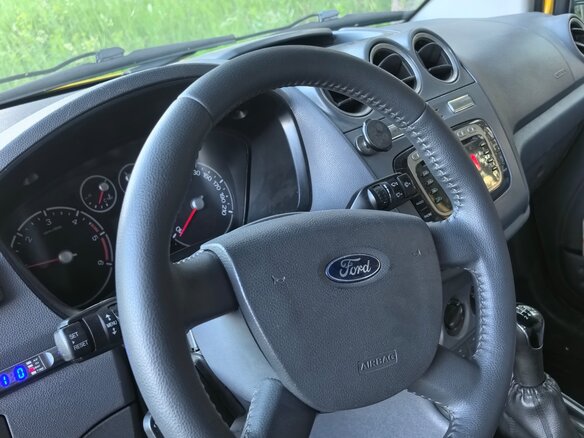 2013 Ford Transit Connect, жёлтый, 920000 рублей - вид 23