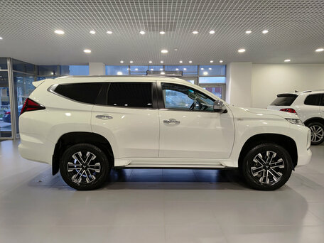 2022 Mitsubishi Montero Sport III Рестайлинг, белый, 3848000 рублей, вид 4