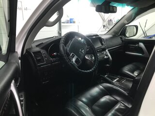 2012 Toyota Land Cruiser 200 Series Рестайлинг 1, белый, 3850000 рублей, вид 4