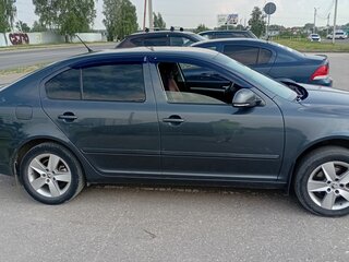 2013 Skoda Octavia II (A5) Рестайлинг, серый, 800000 рублей, вид 2