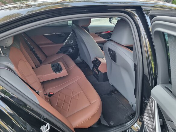 2025 BMW 5 серии 530i xDrive VIII (G60/G61/G68), чёрный, 8800000 рублей - вид 36