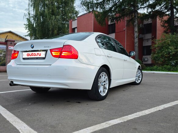 2010 BMW 3 серии 318i V (E90/E91/E92/E93) Рестайлинг, белый, 1000000 рублей - вид 5