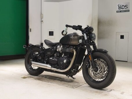 2021 Triumph Bonneville Bobber, чёрный, 1310000 рублей, вид 3