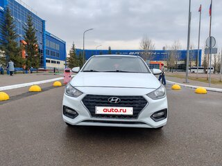 2018 Hyundai Solaris II, белый, 910000 рублей, вид 2