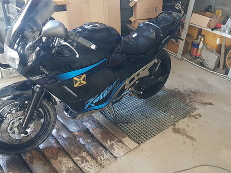 1995 Suzuki GSX 400F Katana, чёрный, 550000 рублей, вид 4