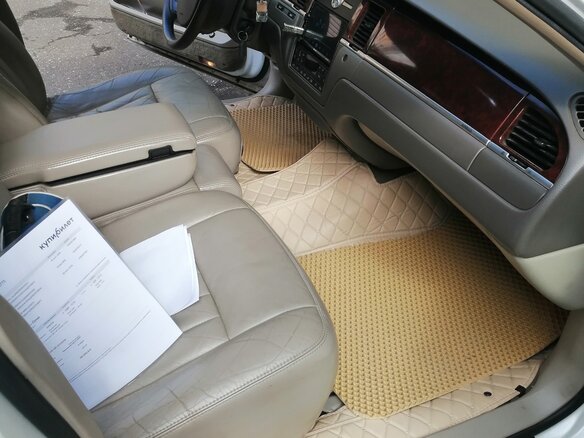 2004 Lincoln Town Car III Рестайлинг, белый, 1550000 рублей - вид 5