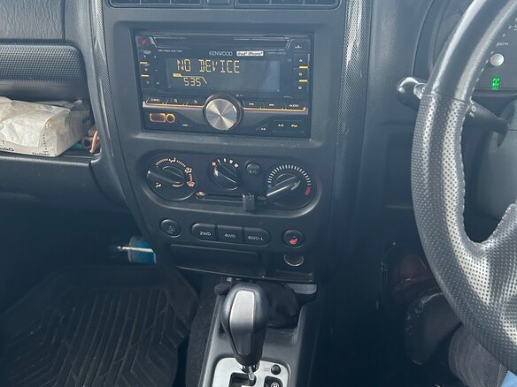 2010 Suzuki Jimny Sierra III Рестайлинг 1, белый, 700000 рублей - вид 8