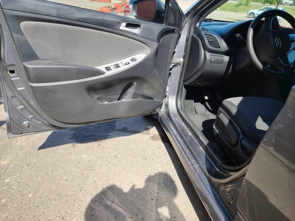 2012 Hyundai Solaris I, чёрный, 750000 рублей - вид 8