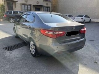 2013 Kia Rio 4-speed III, серый, 800000 рублей, вид 5