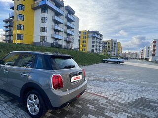 2019 Mini Hatch Cooper III (F55/F56) Рестайлинг, серый, 1690000 рублей, вид 2