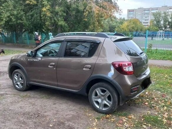 2020 Renault Sandero Stepway II Рестайлинг, коричневый, 1570000 рублей - вид 3