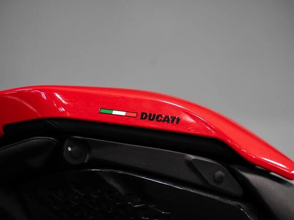 2023 Ducati Diavel V4, красный - вид 6