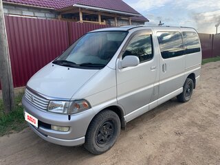 1997 Toyota Regius I, белый, 900000 рублей, вид 1