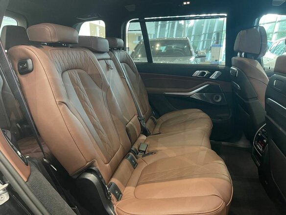 2026 BMW X7 M60i I (G07) Рестайлинг, чёрный, 22200000 рублей - вид 9