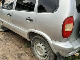 2004 Chevrolet Niva I, серебристый, 320000 рублей, вид 4