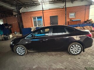 2013 Opel Astra J Рестайлинг, коричневый, 850000 рублей, вид 4