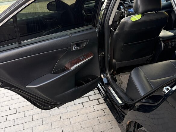 2017 Toyota Camry VII (XV50) Рестайлинг, чёрный, 2000000 рублей - вид 4