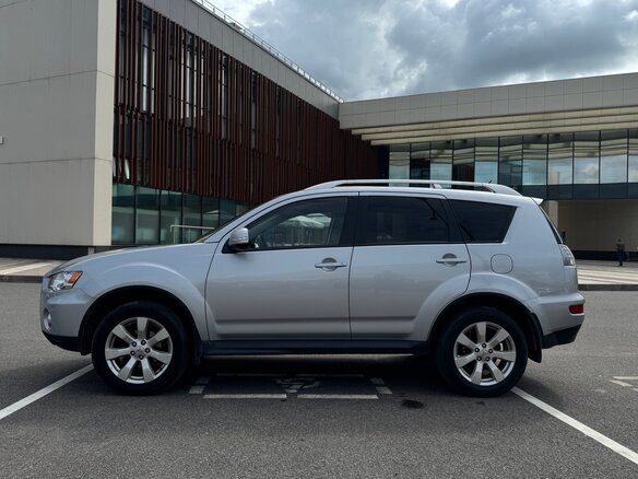 2010 Mitsubishi Outlander II Рестайлинг, серебристый, 1550000 рублей - вид 4
