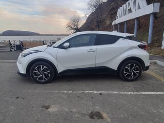 2019 Toyota C-HR I Рестайлинг, белый, 2600000 рублей, вид 5