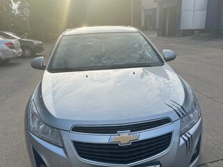 2013 Chevrolet Cruze I Рестайлинг, серебристый, 900000 рублей, вид 2