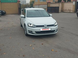 2016 Volkswagen Golf VII, белый, 1800000 рублей, вид 3