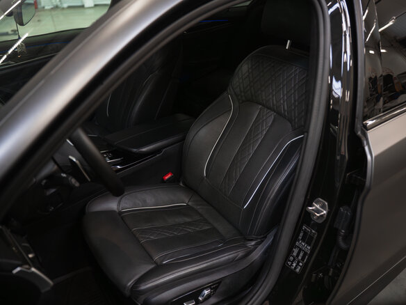 2019 BMW 5 серии M550i xDrive VII (G30/G31/G38), чёрный, 5990000 рублей - вид 10
